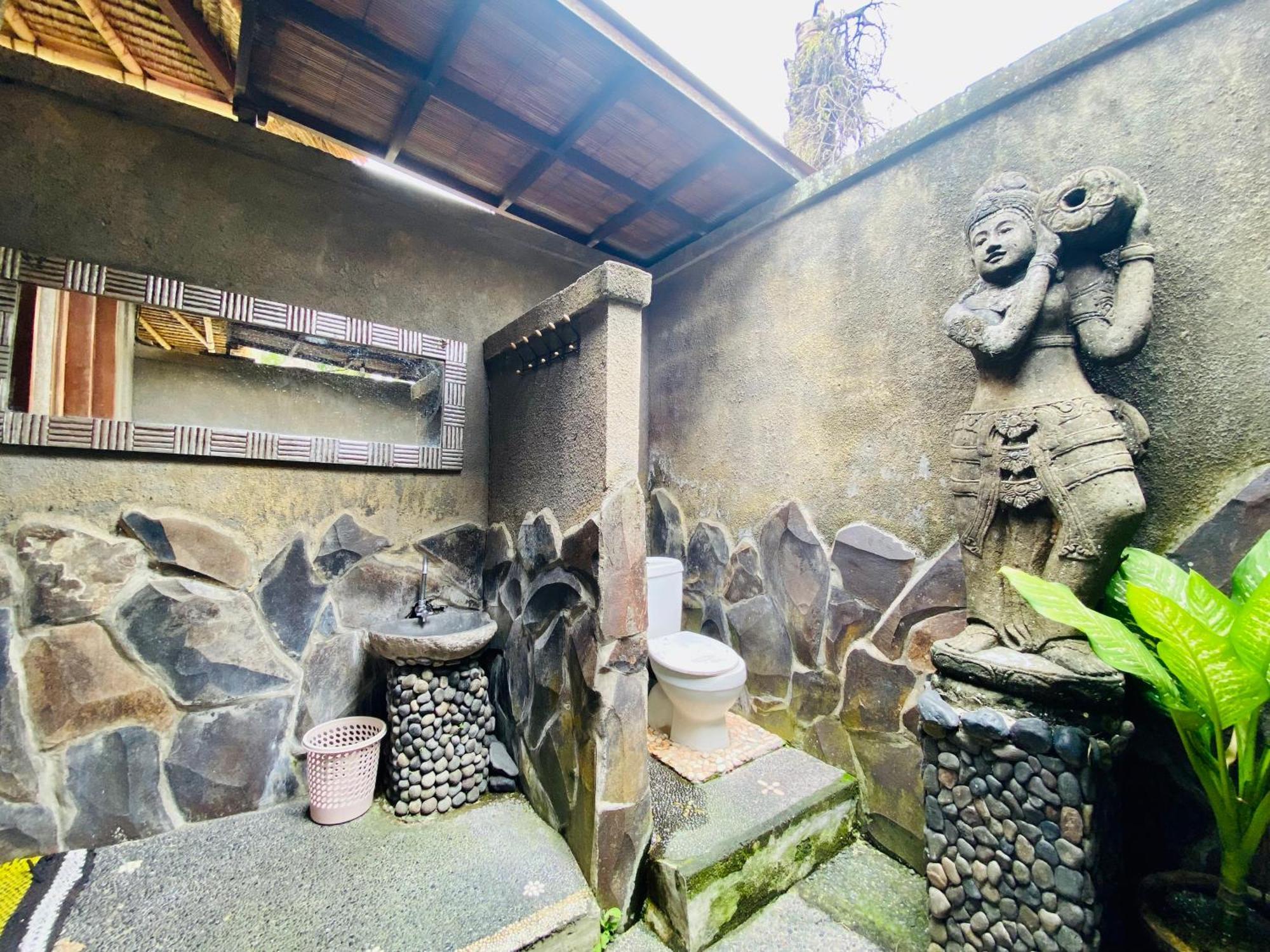Dong Loka Guesthouse Bali Carangsari ภายนอก รูปภาพ